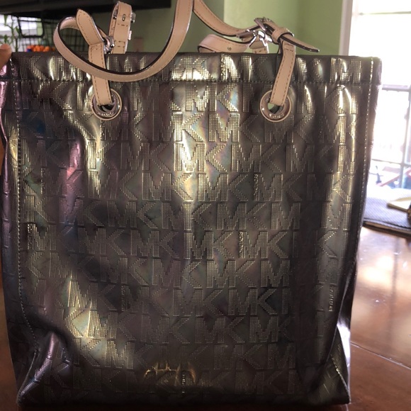 Micheal Kors - Picture 1 of 2